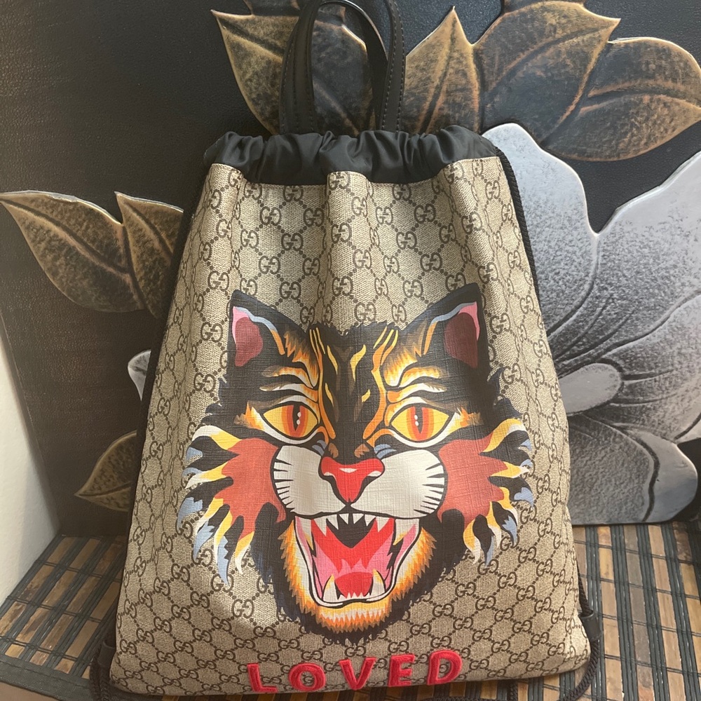 100% Authentic Gucci wolf print drawstring backpack bag